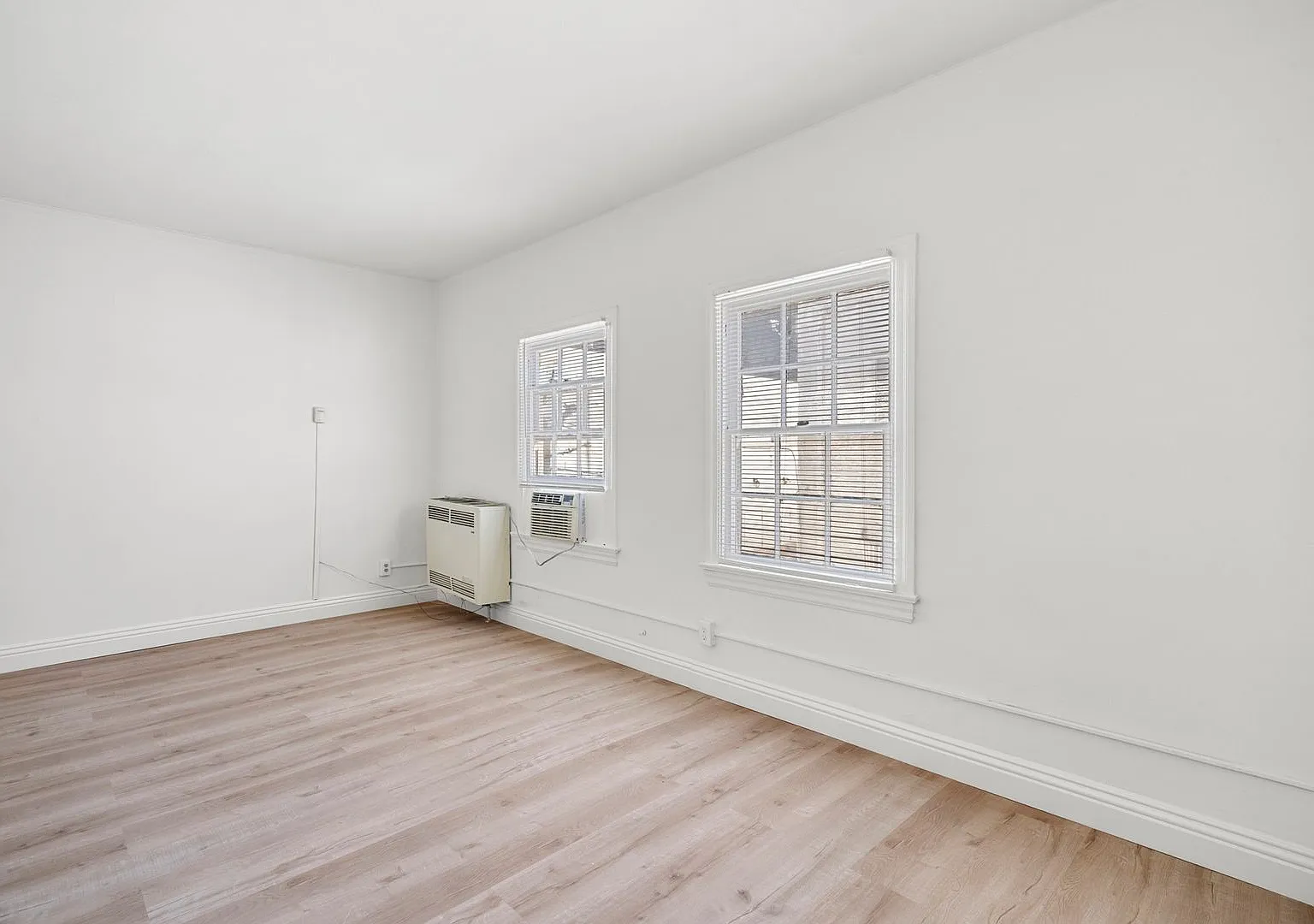 4th Ave 6Plex — Photo 1