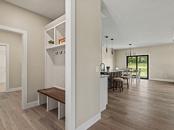 4th image of 1413 Colonial Ct