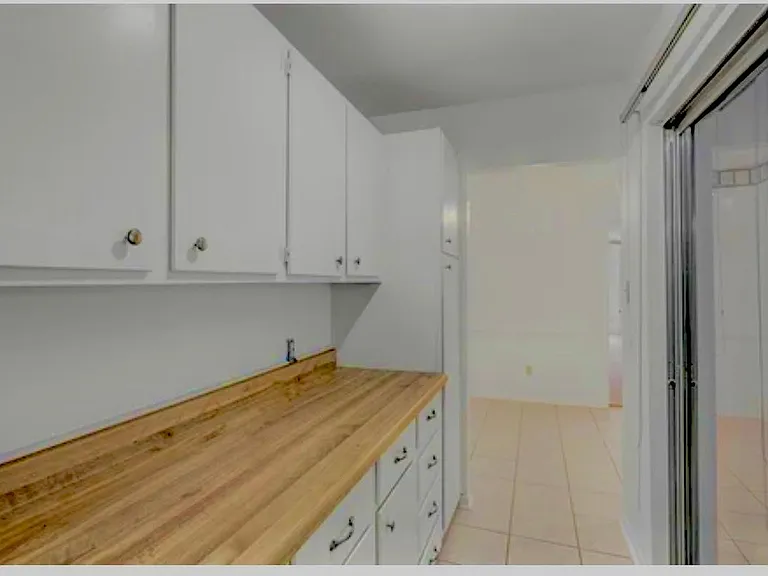 557 Georgetown St — Photo 11