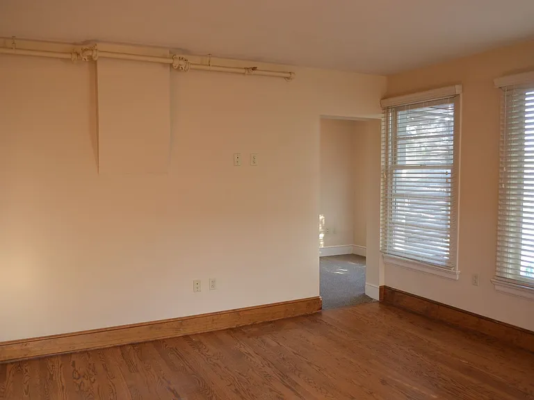 1013 E. Walnut — Photo 4