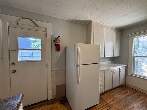 4th image of 427 6th St SE APT 3