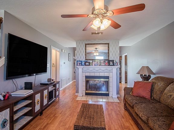 5th image of 15137 Loveless Dr