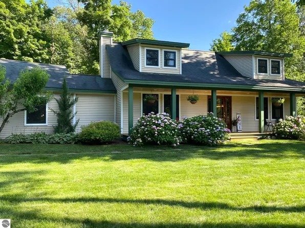 1229 S Ridge Ct, Traverse City, MI 49696