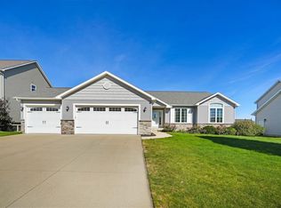 1714 Quail Ridge Rd, Cedar Falls, IA 50613