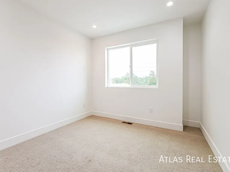 2742 W 2nd Ave — Photo 11