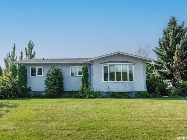 302 7th Street E, Wynyard, SK S0A 4T0