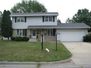 7708 Perry Ave N, Brooklyn Park, MN 55443