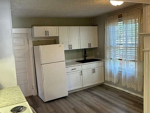 3rd image of 3081 Wilson St #2