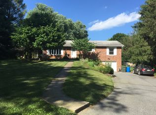 16 Peach Tree Ln, Boiling Springs, PA 17007