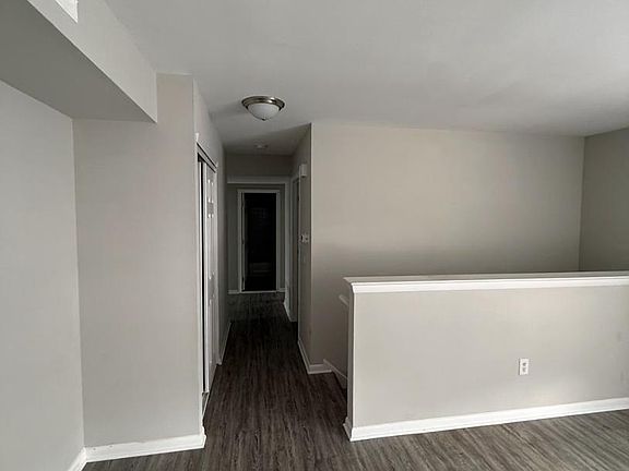 3rd image of 428 Willow Turn #B