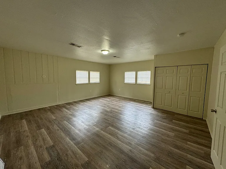 318 Park Ave — Photo 6