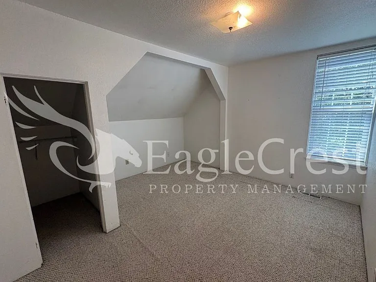613 Locust St — Photo 45