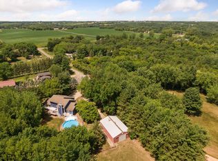 5447 Pinewood Dr, Carver, MN 55315