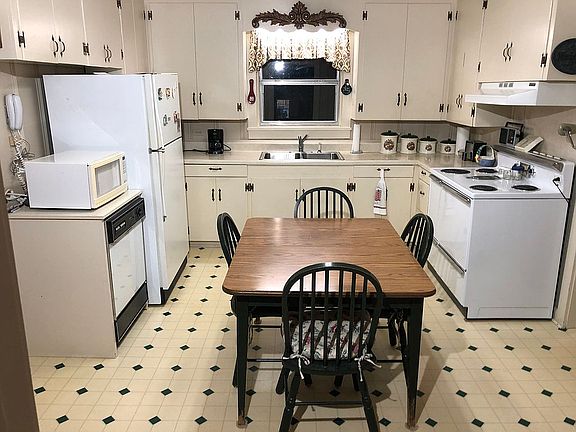 Eat-in Kitchen