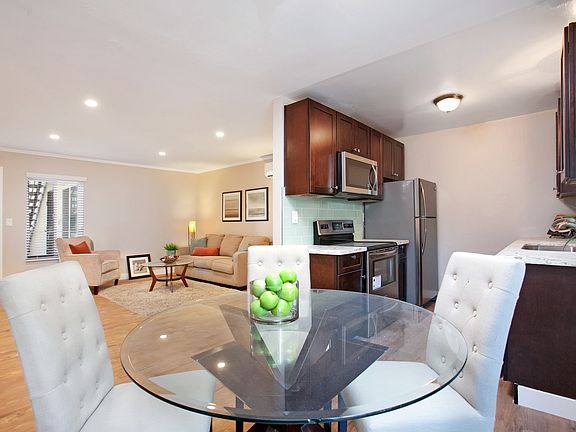 2nd image of 4405 Menlo Ave #5
