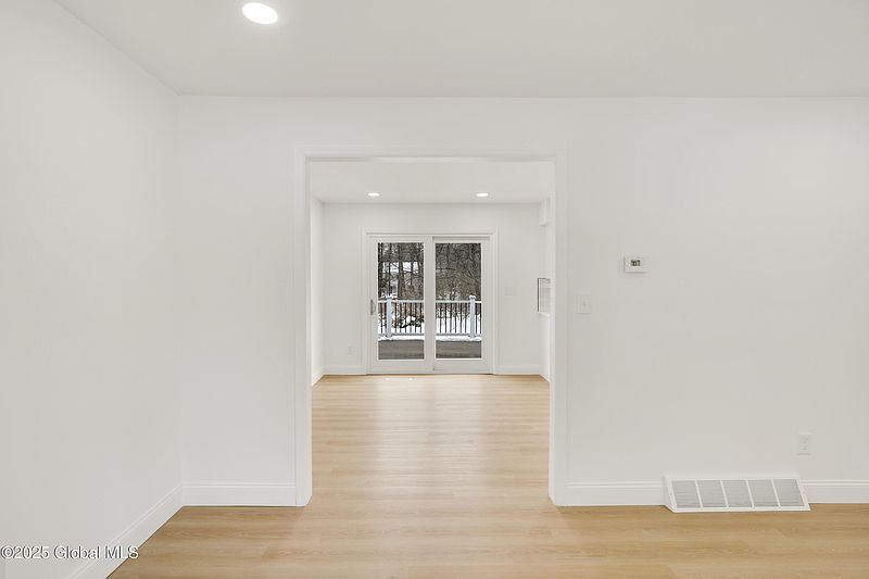 5th image of 1050 Laural Lane