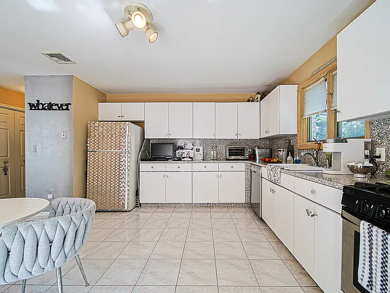 408 7th St #B — Photo 12