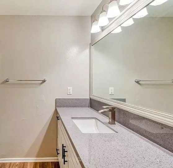 227 W Dryden St — Photo 2