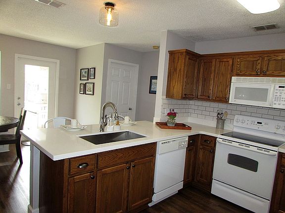 3rd image of 10426 Cottage Ct