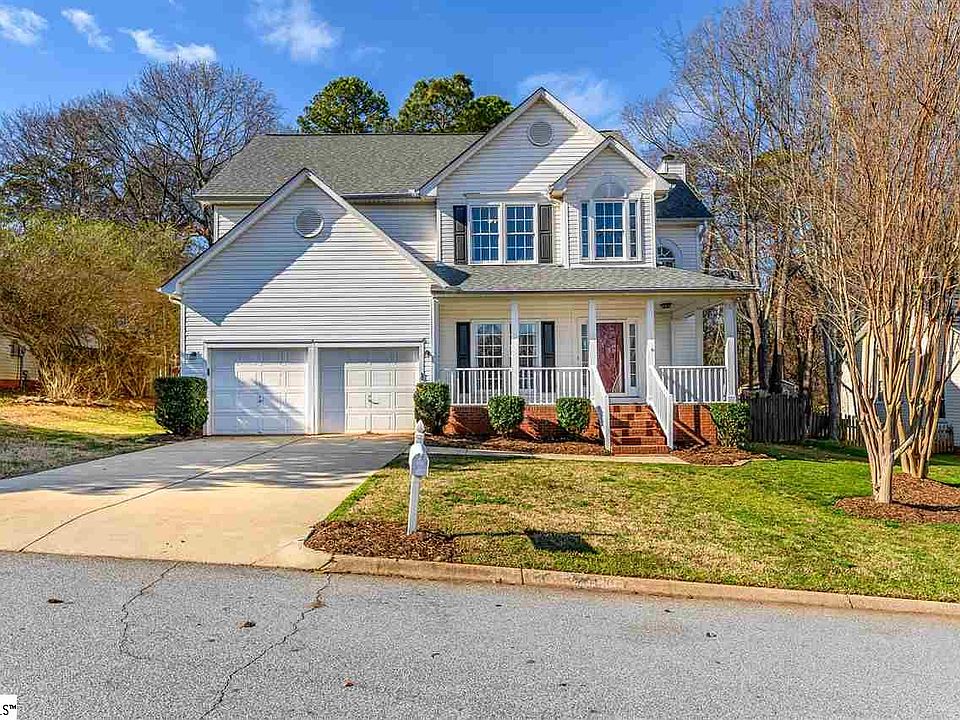 1st image of 204 Hyde Park Ln