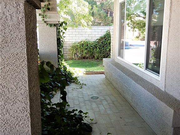 5th image of 823 Grey Hollow Ave