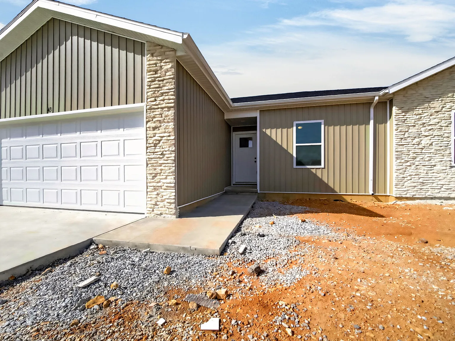 4 bed, 1559 sqft, $1,750 — Photo 3