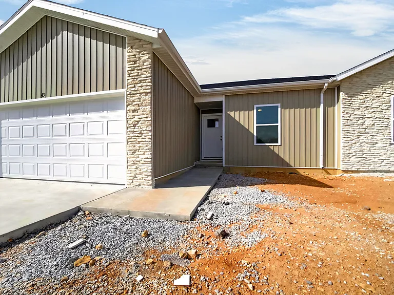 43 Whitley Ln — Photo 3