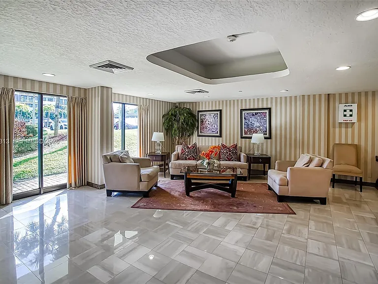 3031 N Ocean Blvd #406 — Photo 41