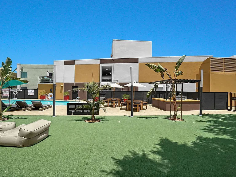 Legado Encino — Photo 20