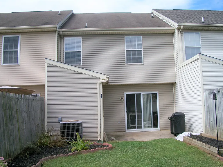 34 Chartwell Ct — Photo 2