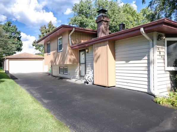 0S586 East St, Winfield, IL 60190