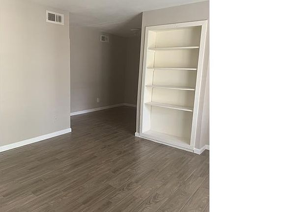 4th image of 5625 Antoine Dr #202