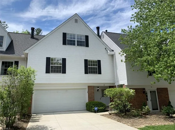 25 Commons Ct #9, Chagrin Falls, OH 44022