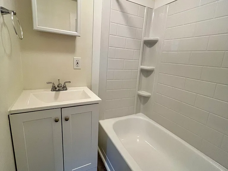 284-286 Pleasant St #1F — Photo 6