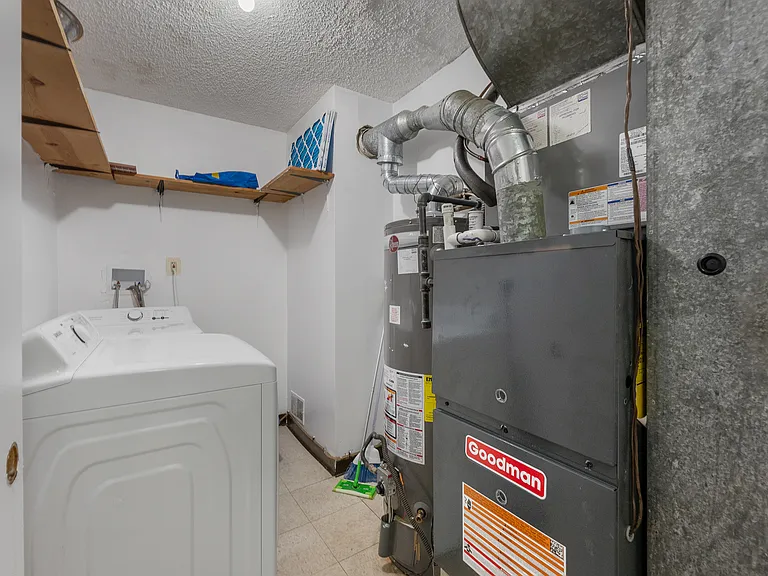 61 Canterbury Ct — Photo 12