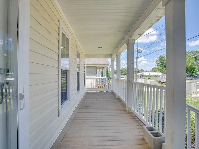 727 Bremen Ave — Photo 3
