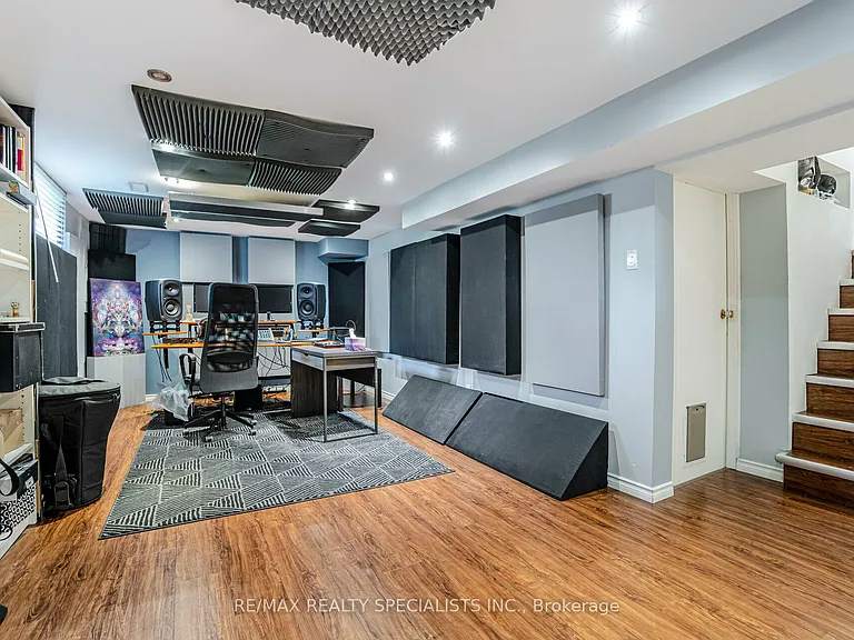 22 Balmoral Dr — Photo 30