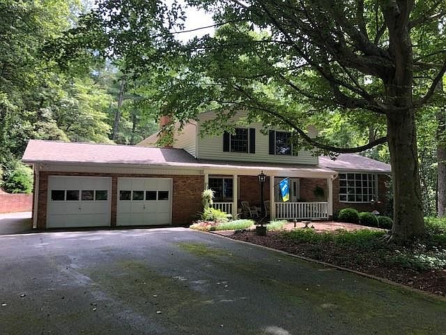1st image of 819 Chesterfield Cres