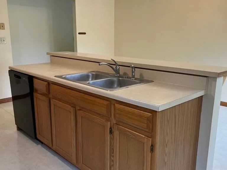 1020 Western Ave #B — Photo 6