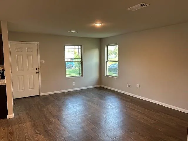 3 bed, 1.0 bath, 1080 sqft, $1,450 — Photo 4