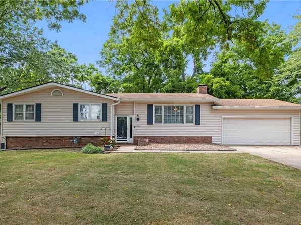 1009 N Walker Ln, Olathe, KS 66061