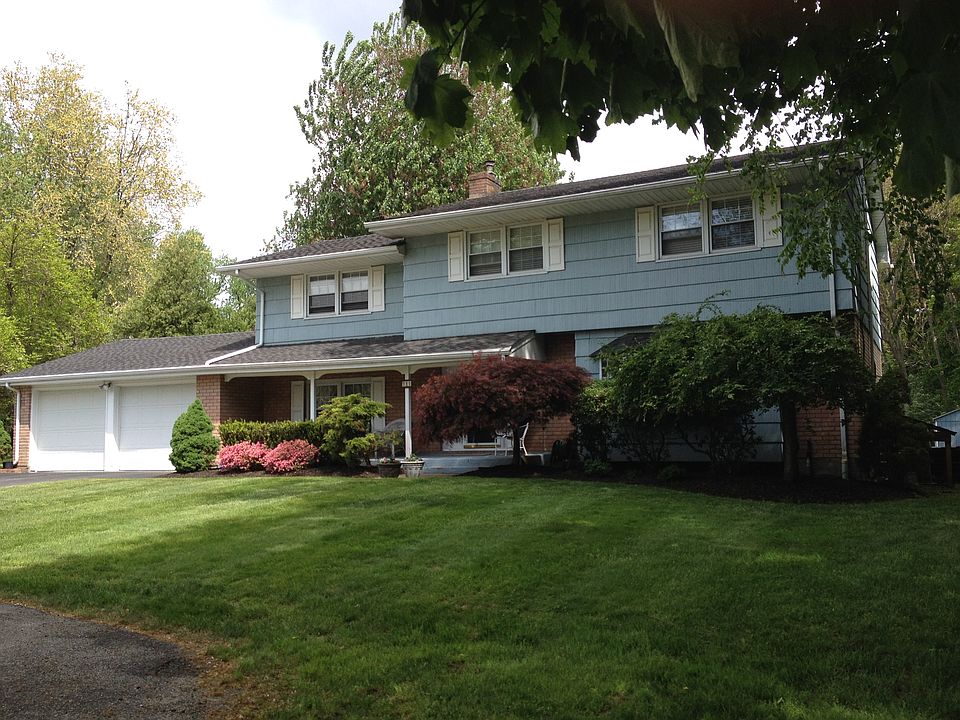1st image of 11 Buttonwood Dr