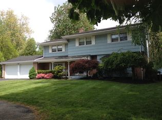 11 Buttonwood Dr, New Windsor, NY 12553