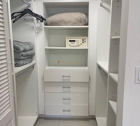 5th image of 185 SE 14th Ter APT 913
