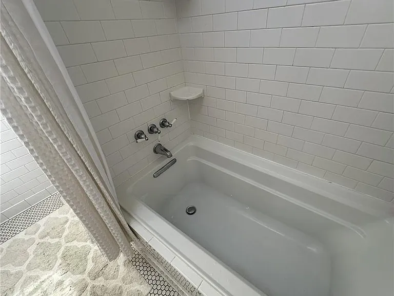 2497 Thompson Rd — Photo 17