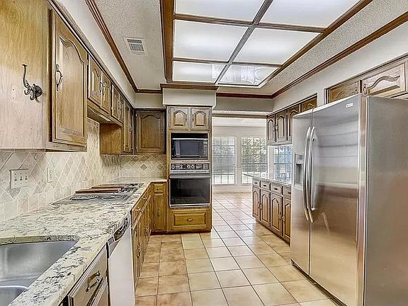5th image of 12131 Cross Creek Dr