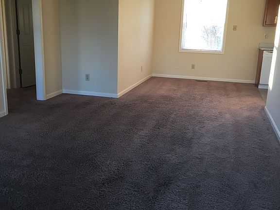 4th image of 366 Meadow Dr