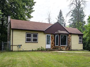 W220N9506 Town Line Rd, Menomonee Falls, WI 53051