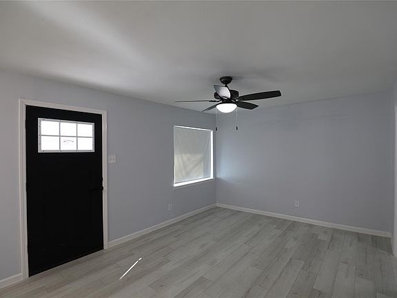 5th image of 4237 Hyde Park Dr