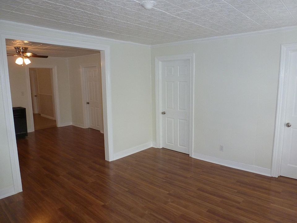 Living Space - beautiful Pergo flooring!
